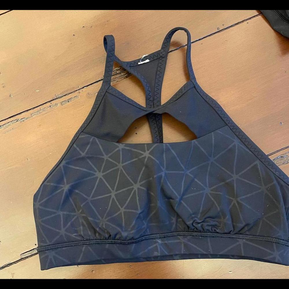 Lululemon  sports bra size small
